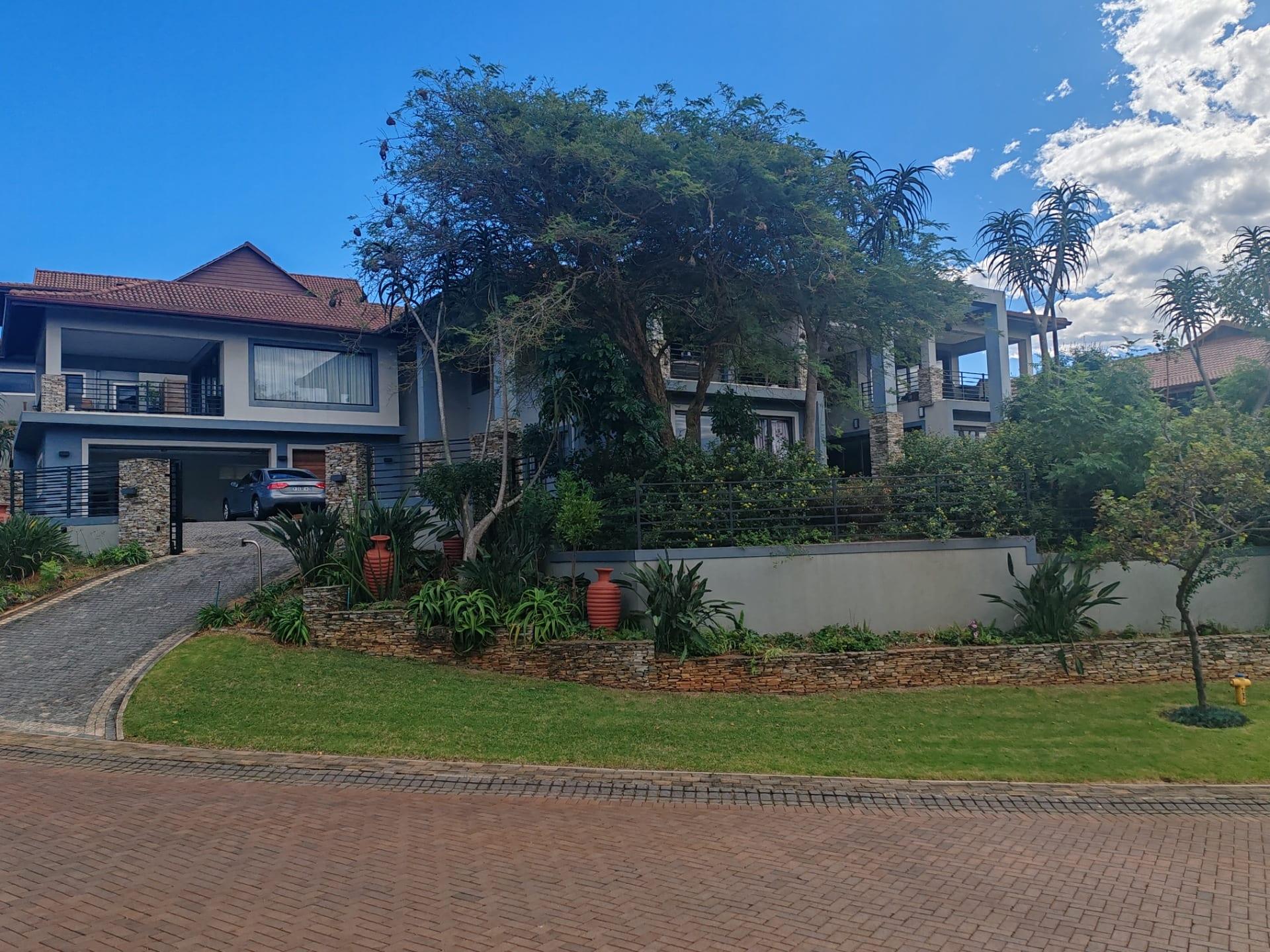 Contemporary Coastal Masterpiece With Ocean Views — photograph 3