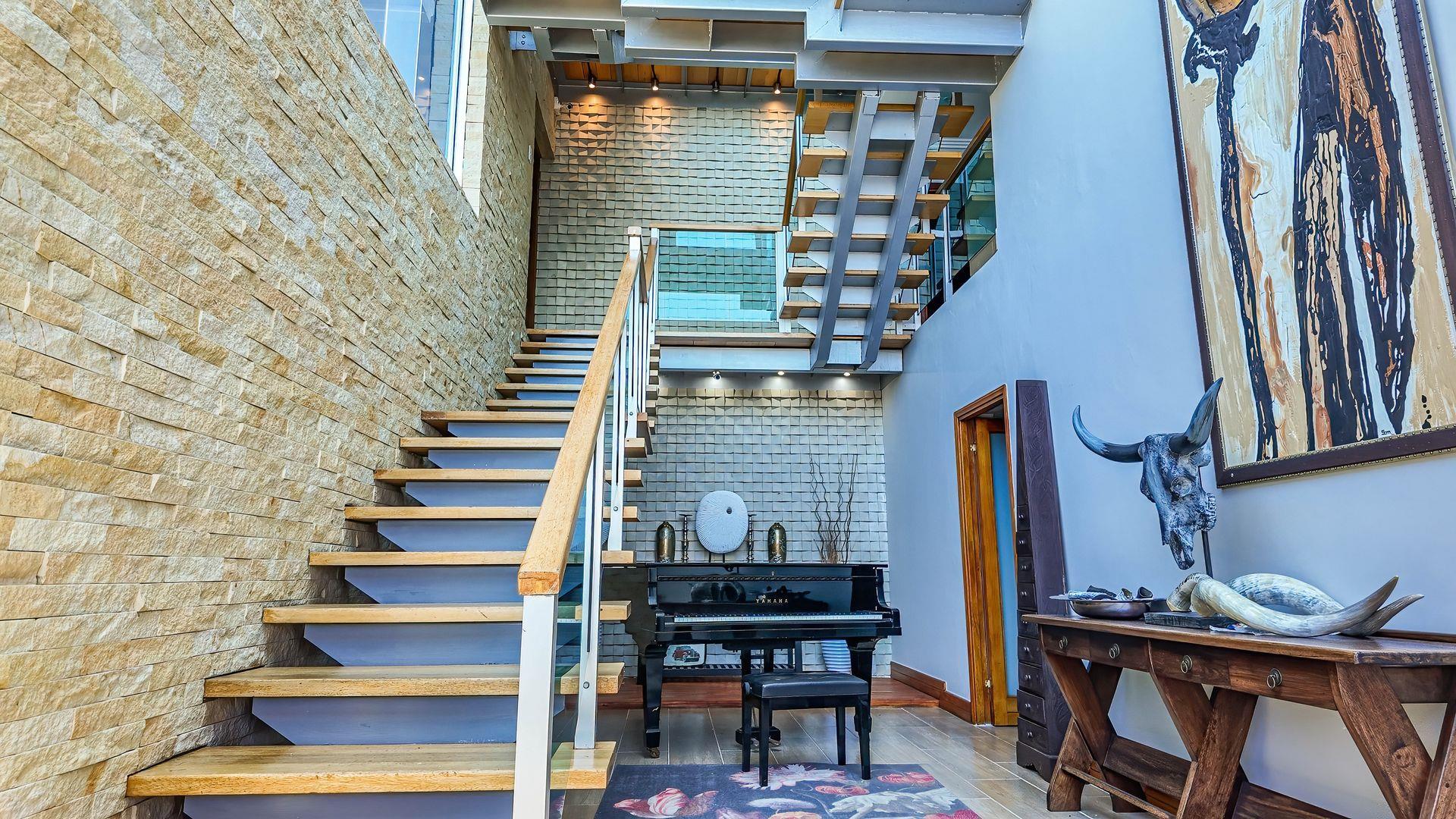 Panoramic Ocean-View Luxury Home with Flatlet — photograph 3