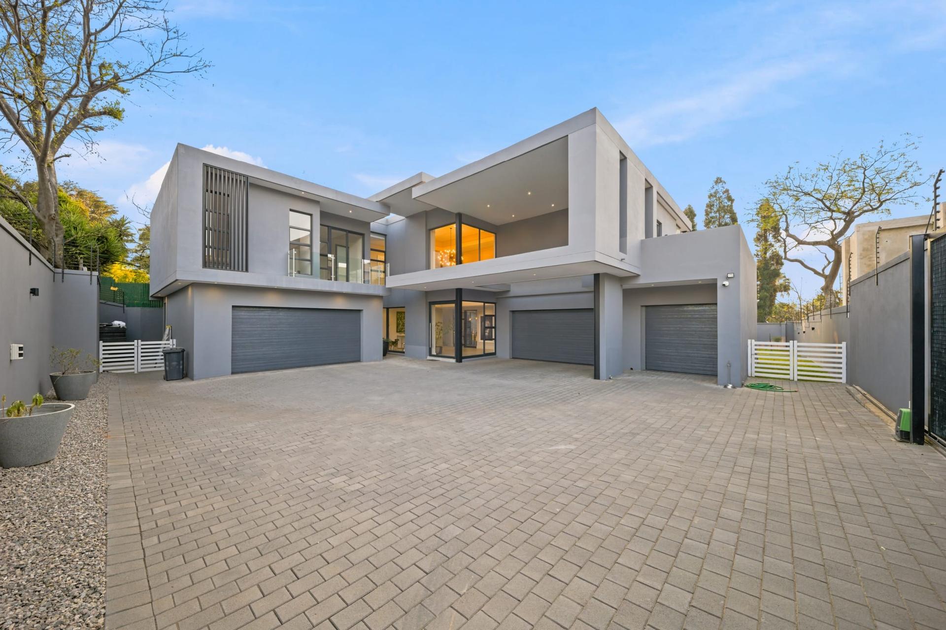 Contemporary Architectural Masterpiece — photograph 3
