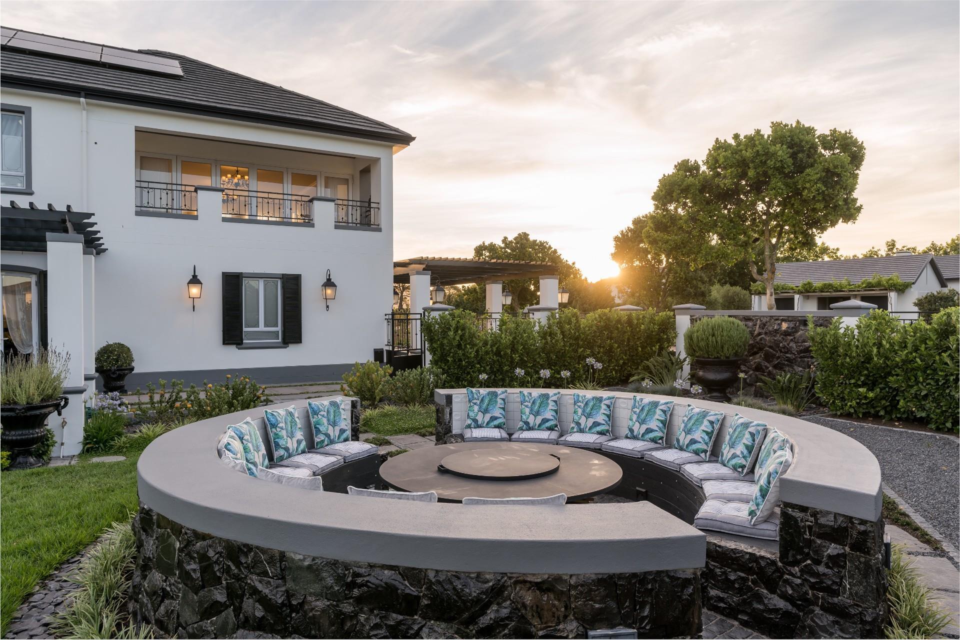 Prestigious Luxury Home with Mountain Views — photograph 5