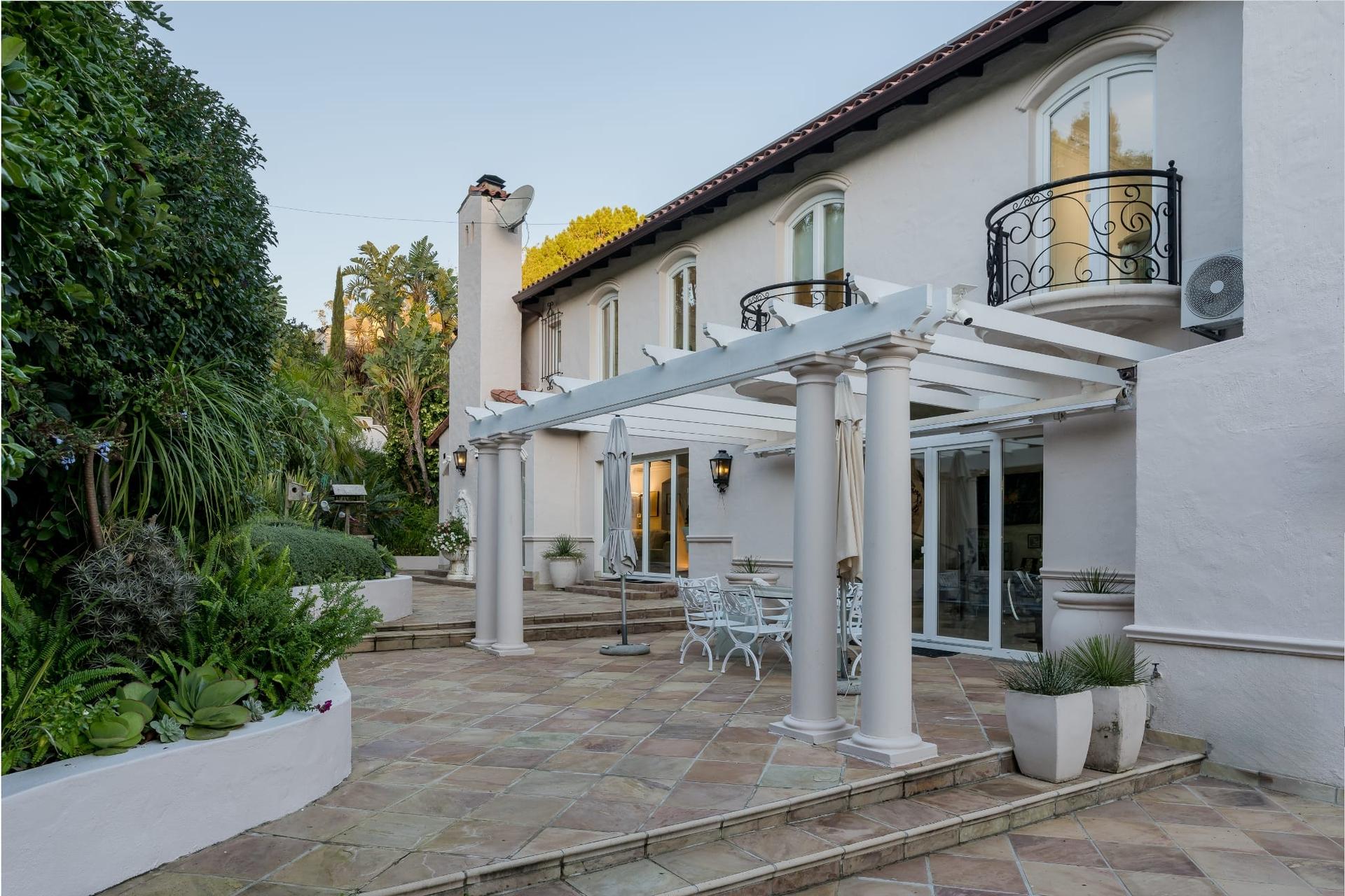 Mediterranean Garden Villa in Spanish Farm — photograph 4