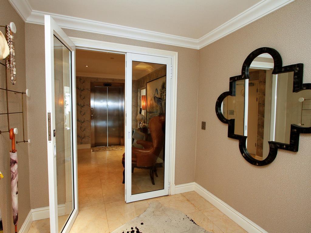 Umhlanga Beachfront Sub-Penthouse — photograph 4