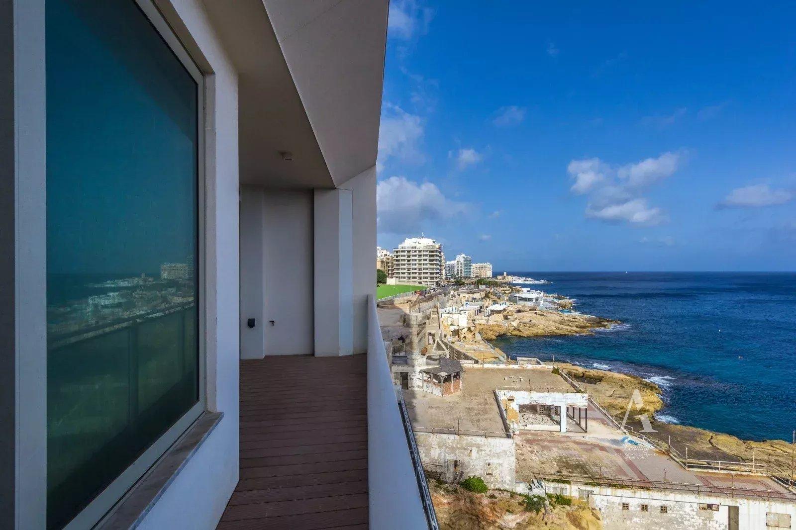 Seaside Apartment in Sliema — photograph 5