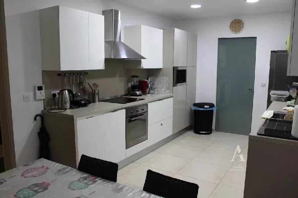 Spacious Apartment in Sliema — photograph 5