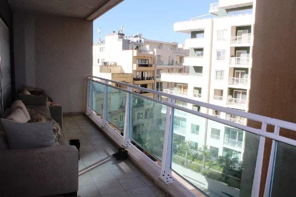 Spacious Apartment in Sliema — photograph 2