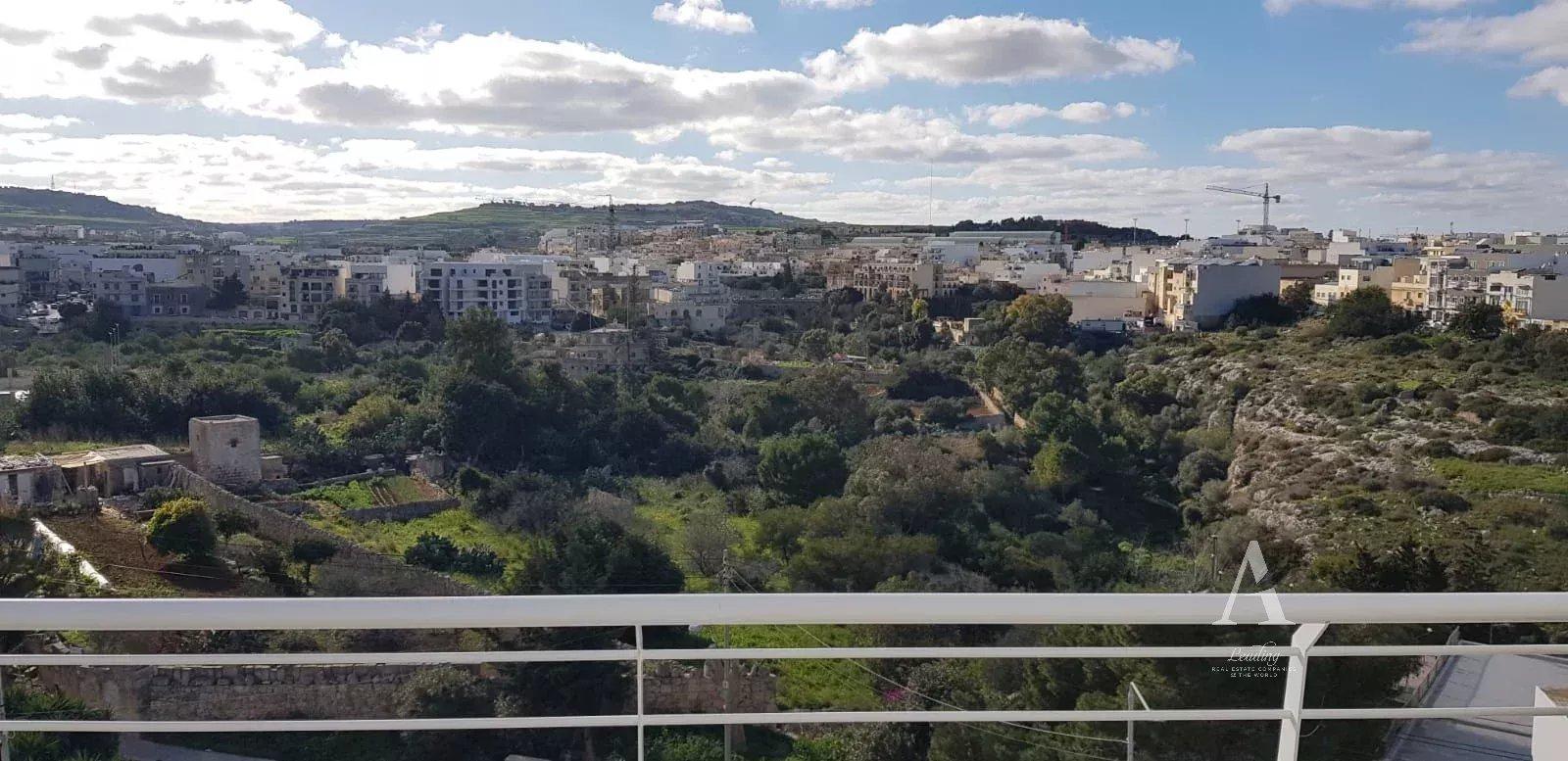 3-Bedroom Penthouse in Mosta — photograph 2