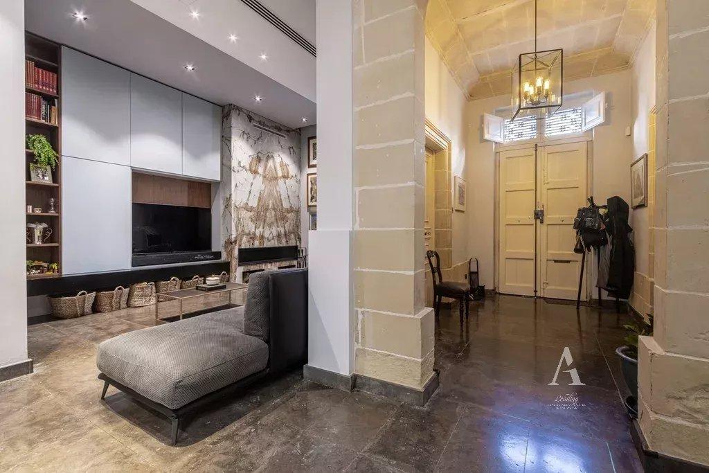 3-Bedroom Townhouse in Lija — photograph 4