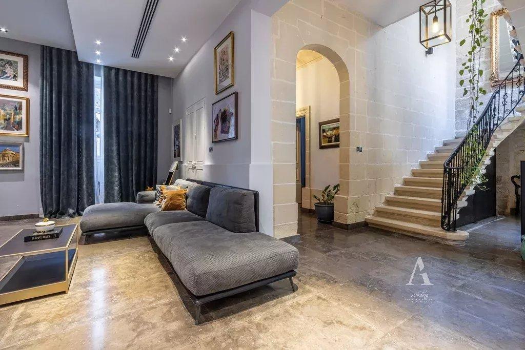 3-Bedroom Townhouse in Lija — photograph 3