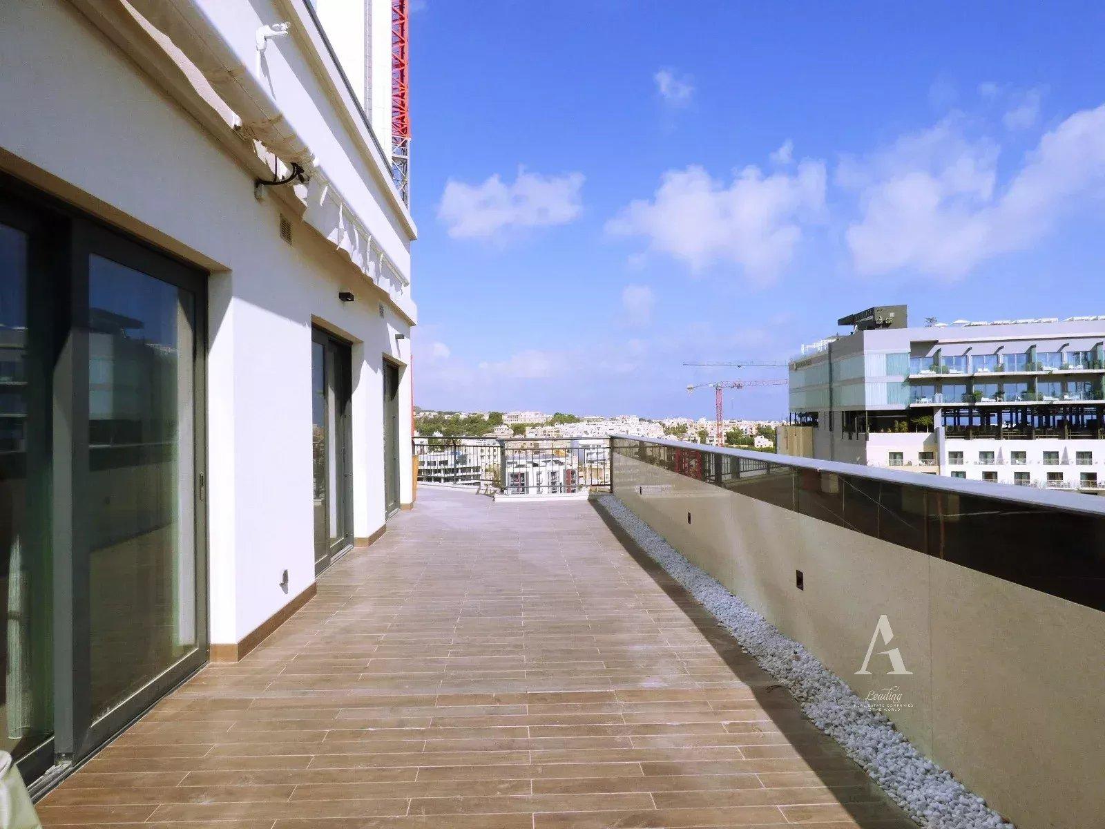 3-Bedroom Penthouse in San Ġiljan — photograph 3