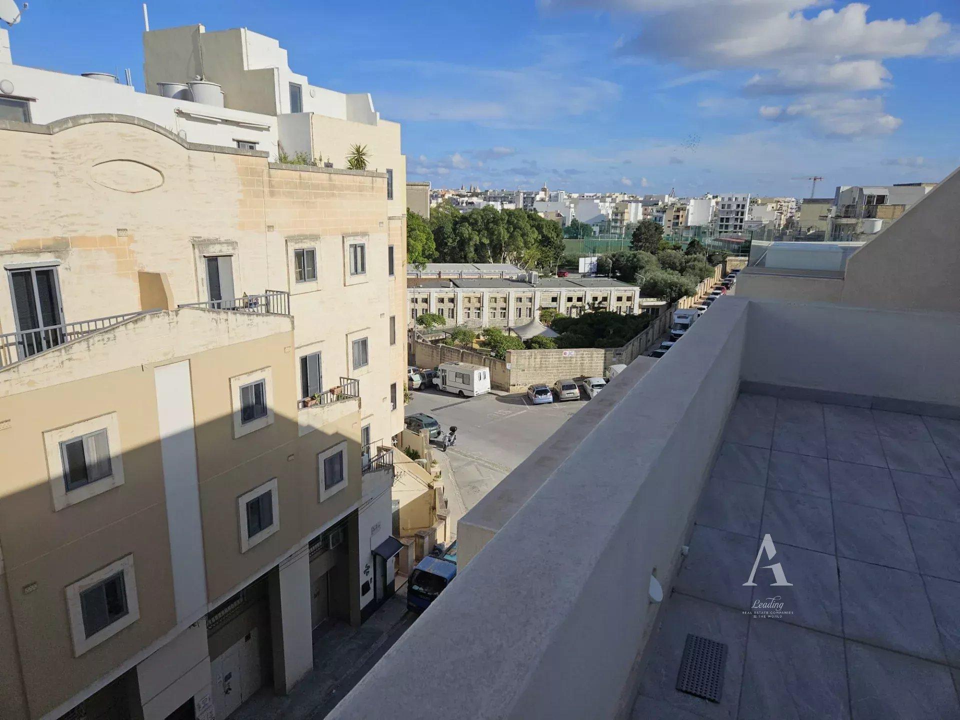 1-Bedroom Penthouse in Msida — photograph 3
