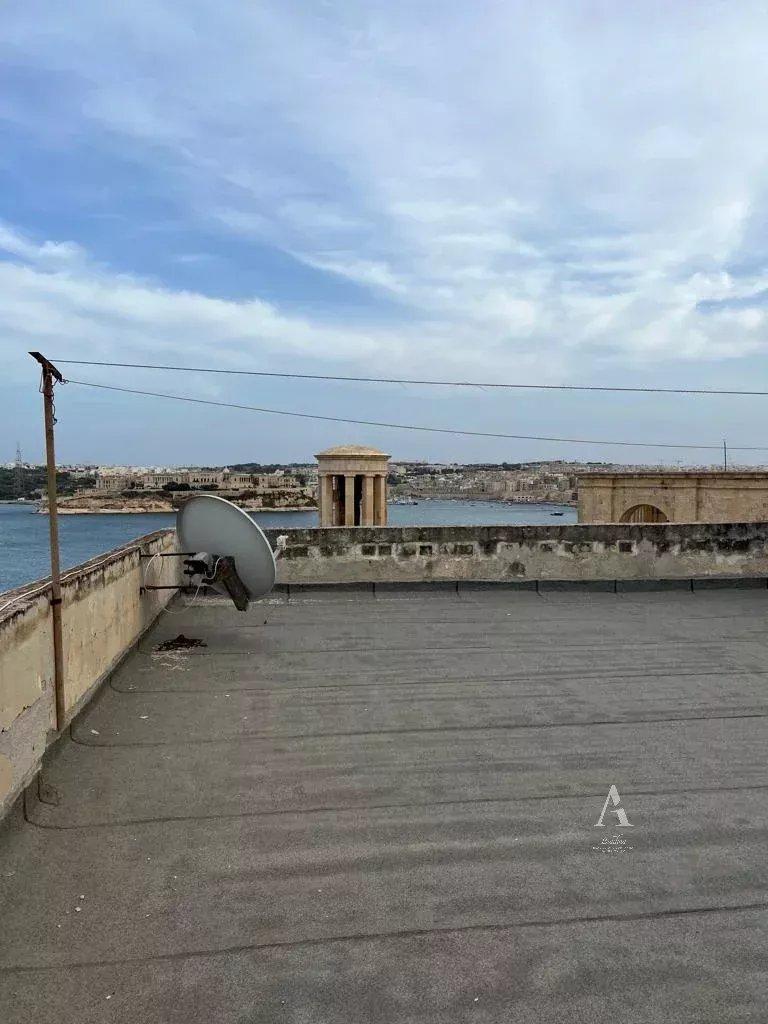 3-Bedroom Townhouse in Valletta — photograph 4