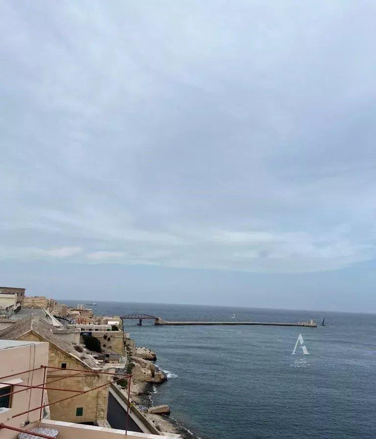 3-Bedroom Townhouse in Valletta — photograph 2