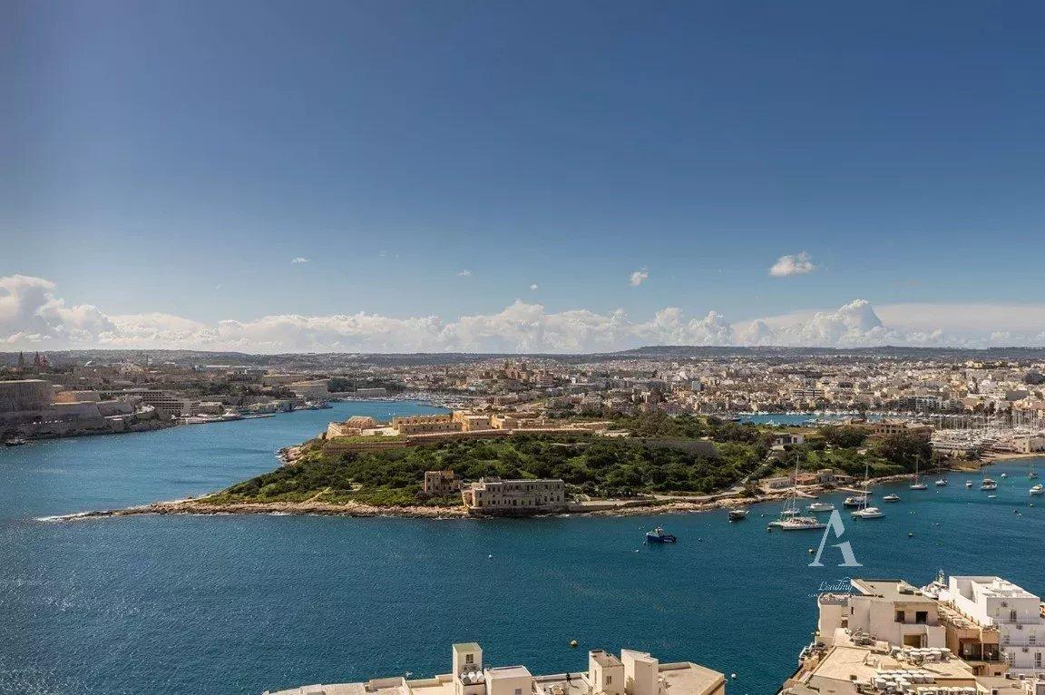 2-Bedroom Penthouse in Sliema — photograph 3