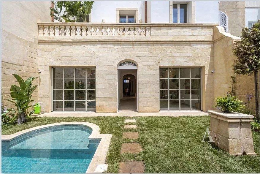 7-Bedroom Townhouse in Sliema — photograph 2