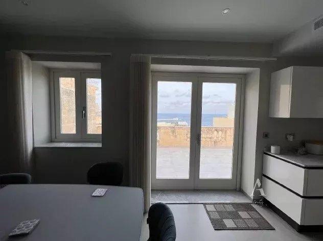 3-Bedroom Duplex in Valletta — photograph 2