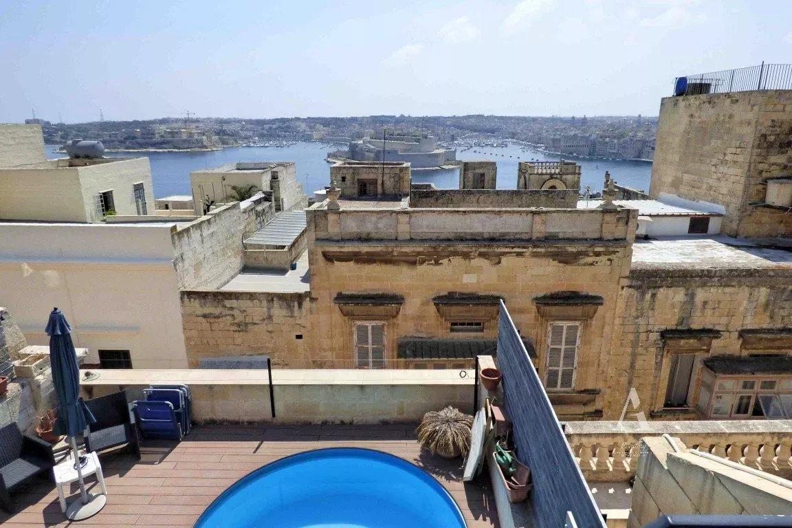 6-Bedroom House in Valletta — photograph 2
