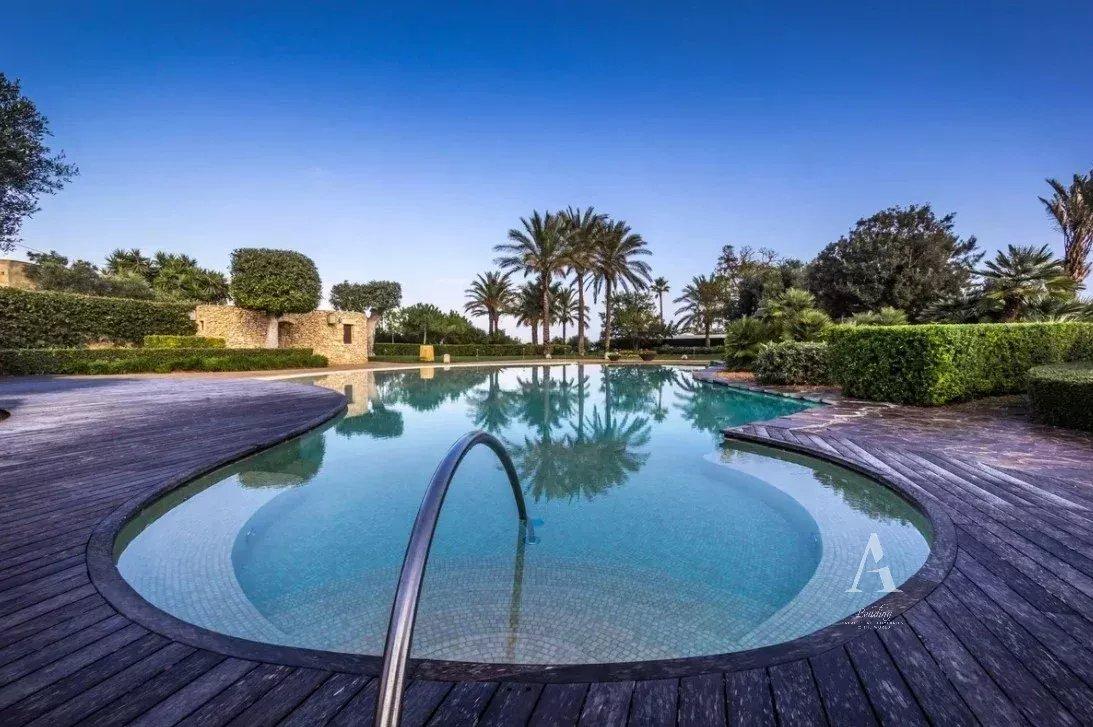 5-Bedroom Villa in Naxxar — photograph 3