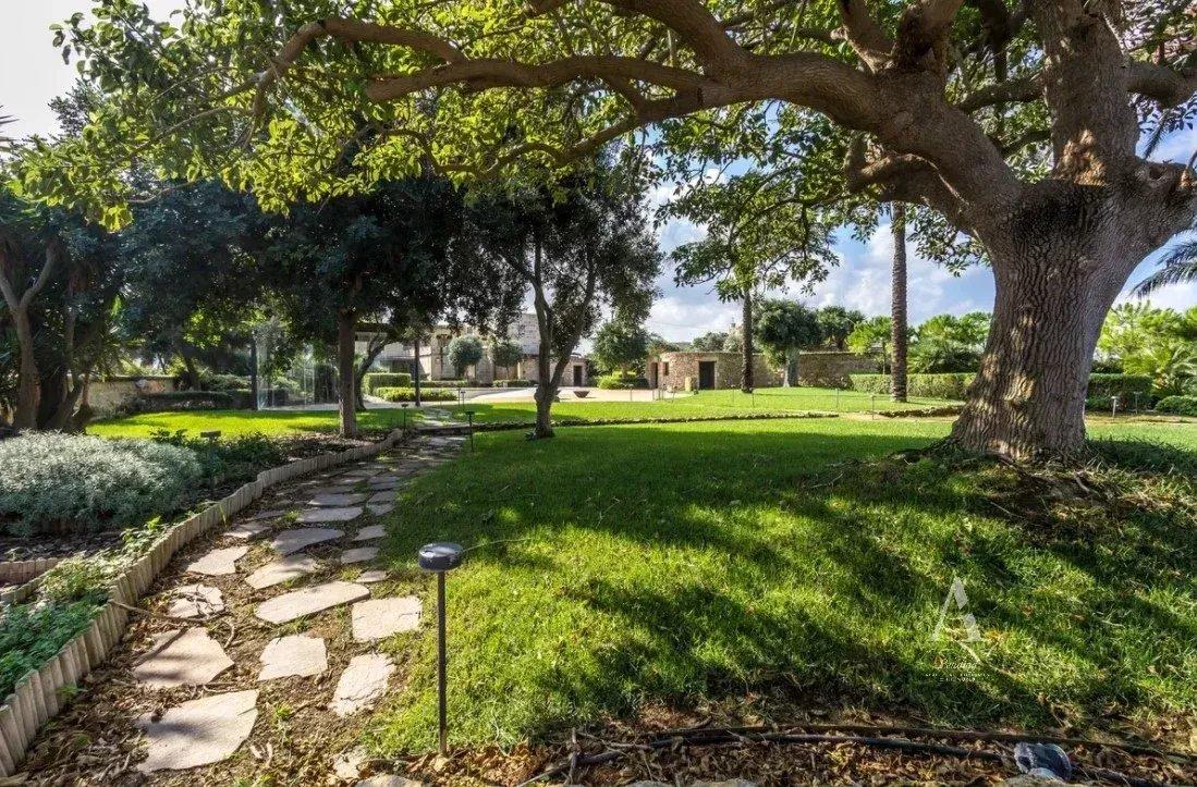 5-Bedroom Villa in Naxxar — photograph 4