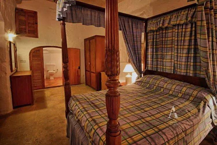 4-Bedroom House in Ghasri — photograph 2
