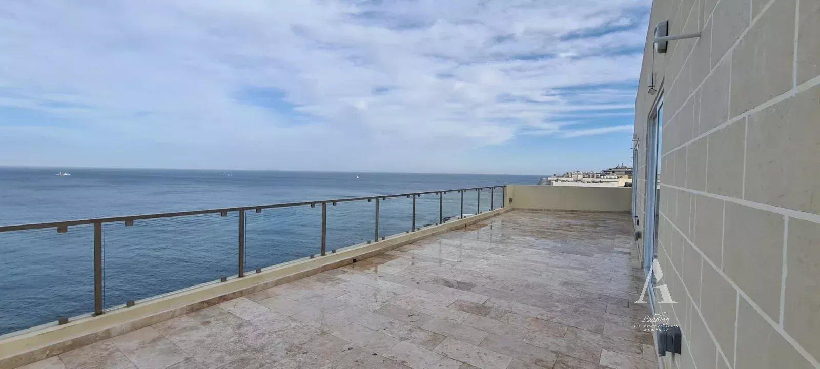 2-Bedroom Penthouse in Sliema — photograph 3