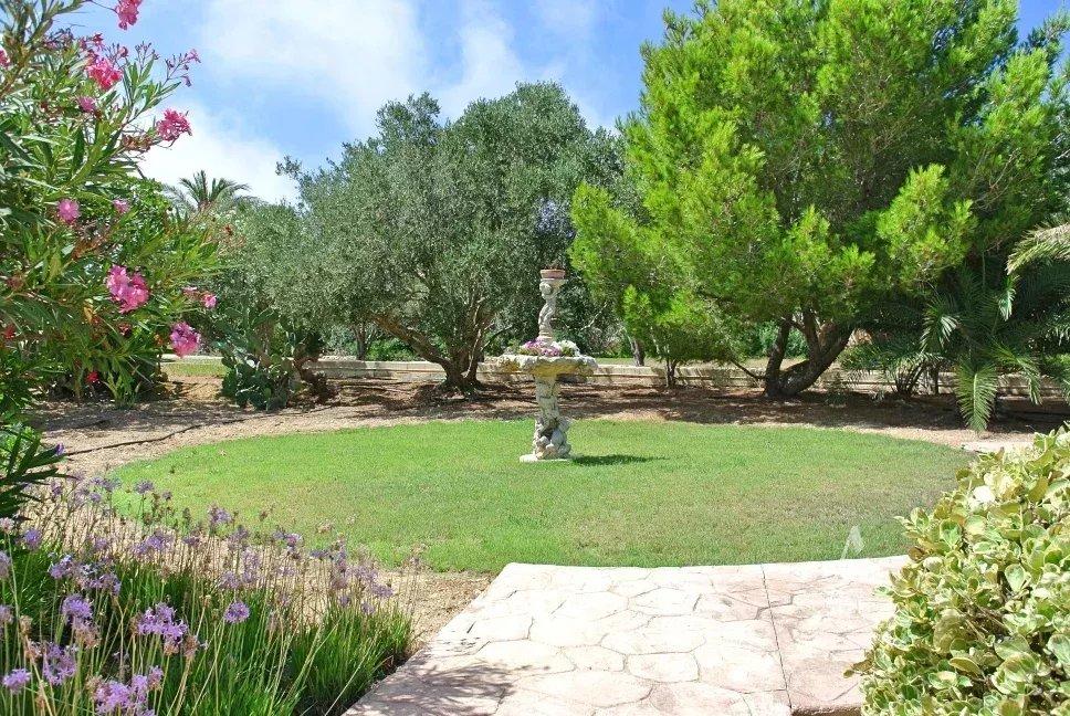 4-Bedroom Villa in Mgarr — photograph 4