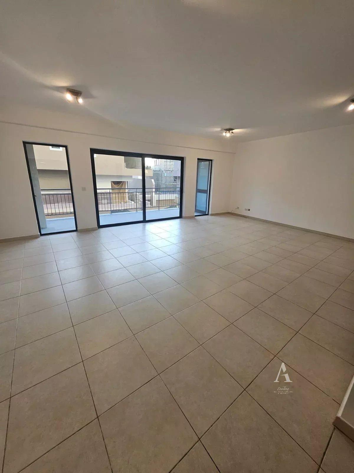 3-Bedroom Apartment in San Ġiljan — photograph 3