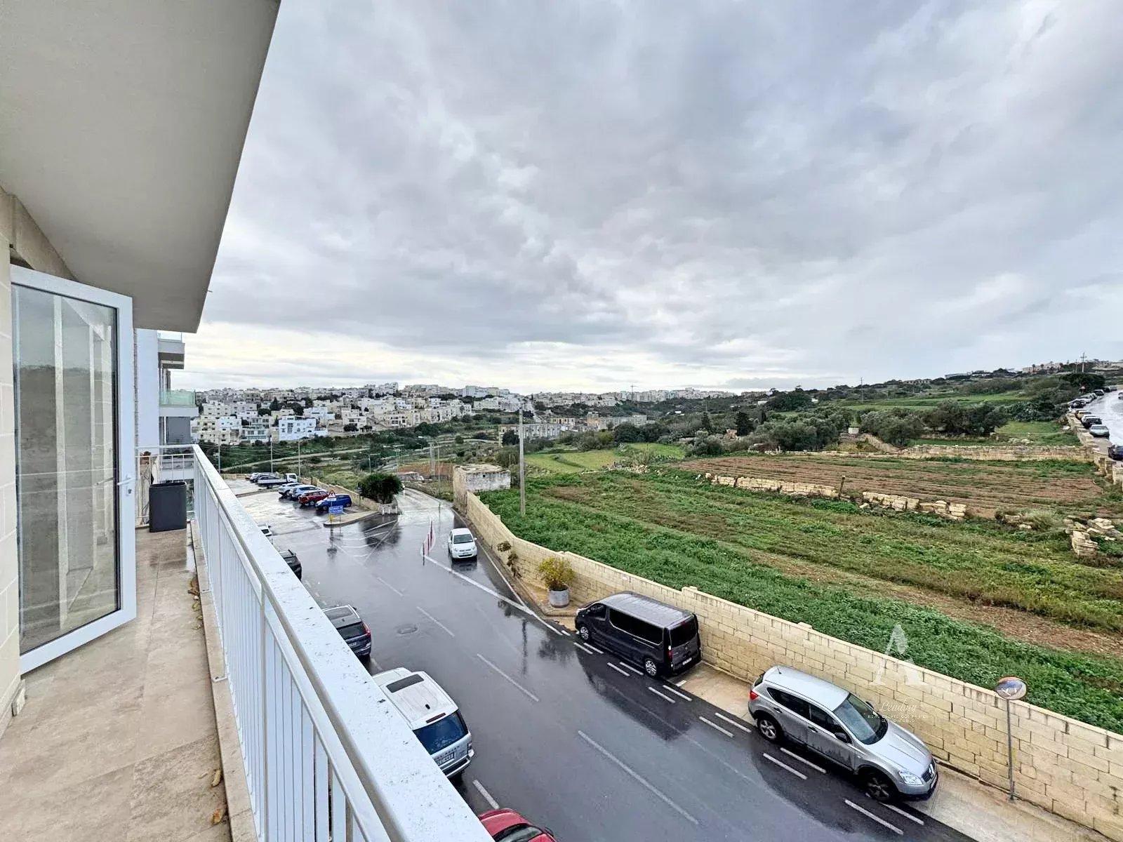 3-Bedroom Apartment in Swieqi — photograph 4