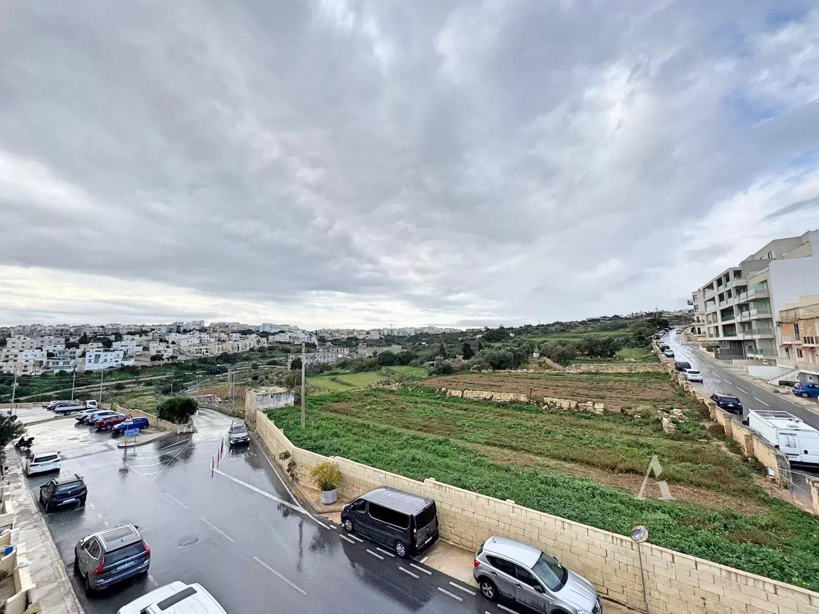 3-Bedroom Apartment in Swieqi — photograph 2