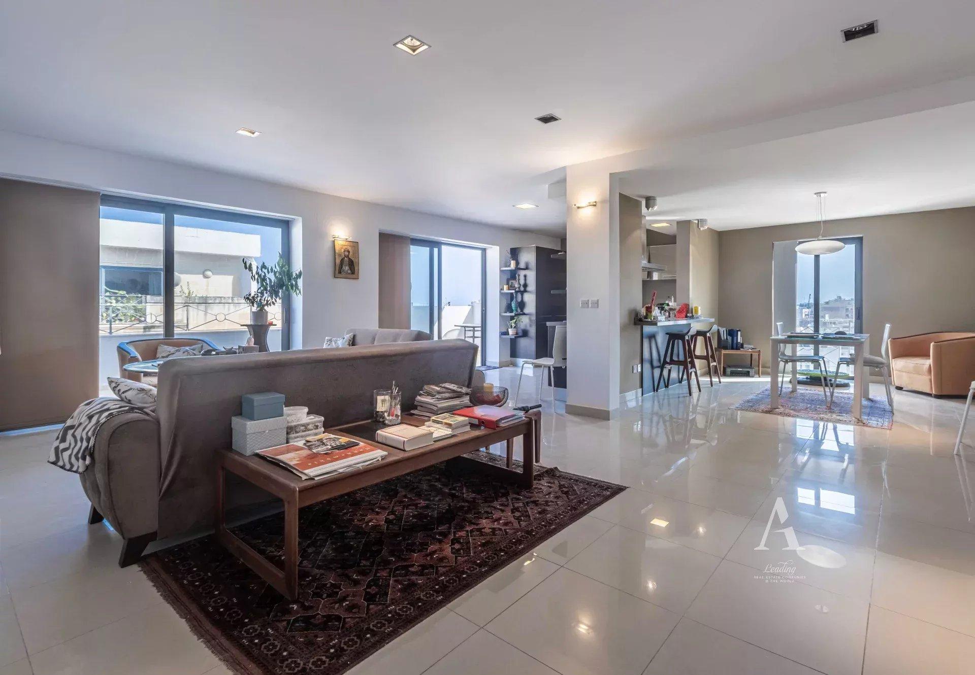 2-Bedroom Penthouse in Sliema — photograph 2