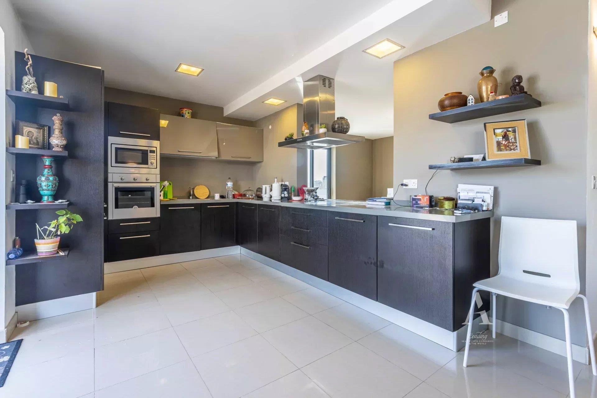 2-Bedroom Penthouse in Sliema — photograph 5