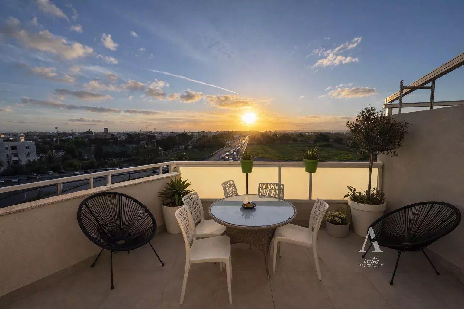 1-Bedroom Penthouse in Tarxien — photograph 1