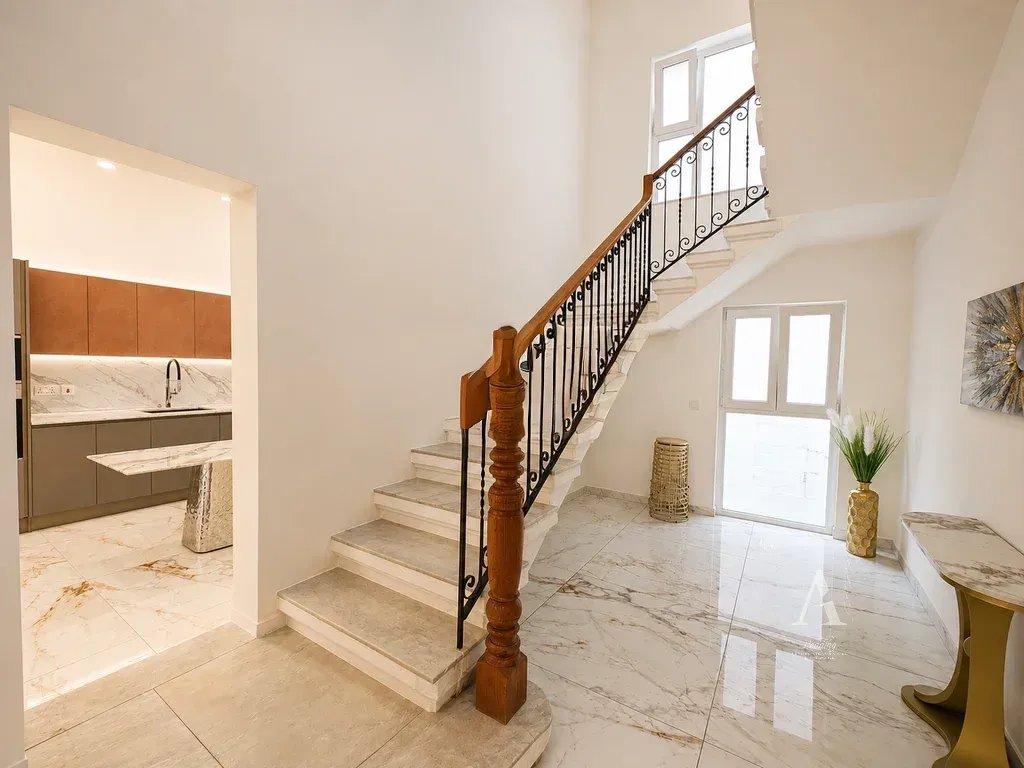 5-Bedroom Townhouse in Sliema — photograph 3