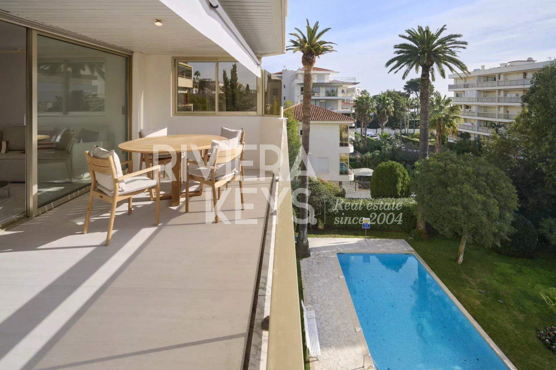 Sea-View Apartment in Cannes — photograph 2