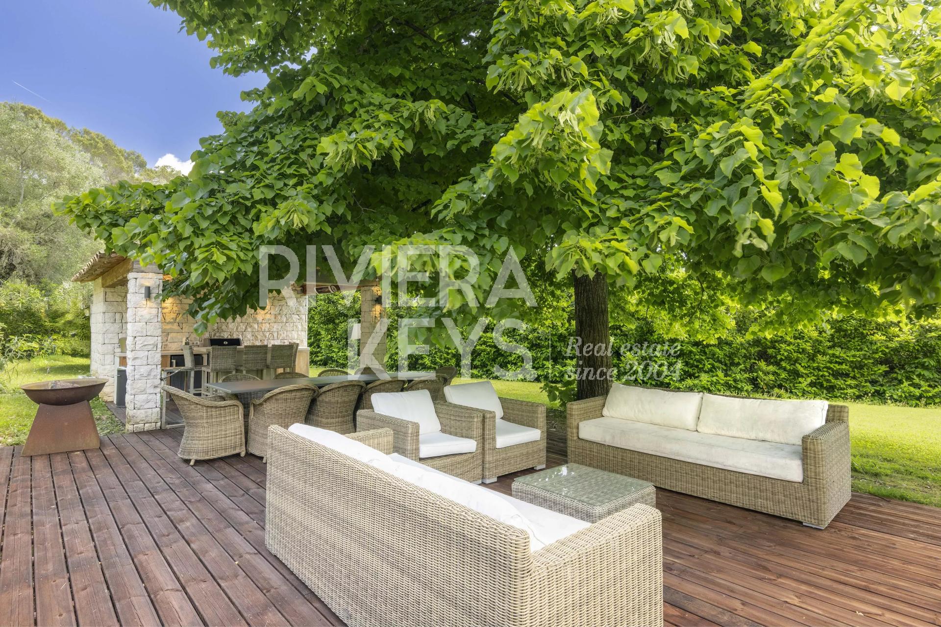 5-Bedroom House in Valbonne — photograph 4