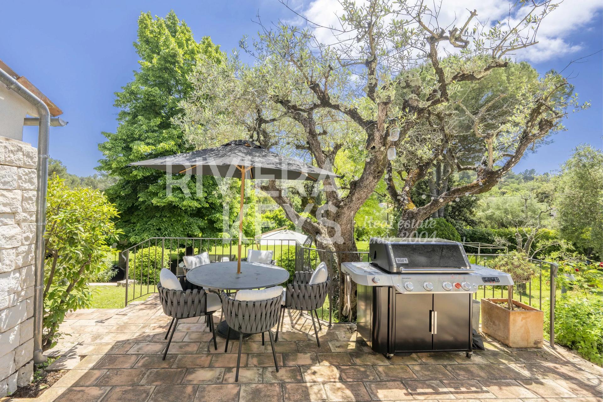 5-Bedroom House in Valbonne — photograph 5