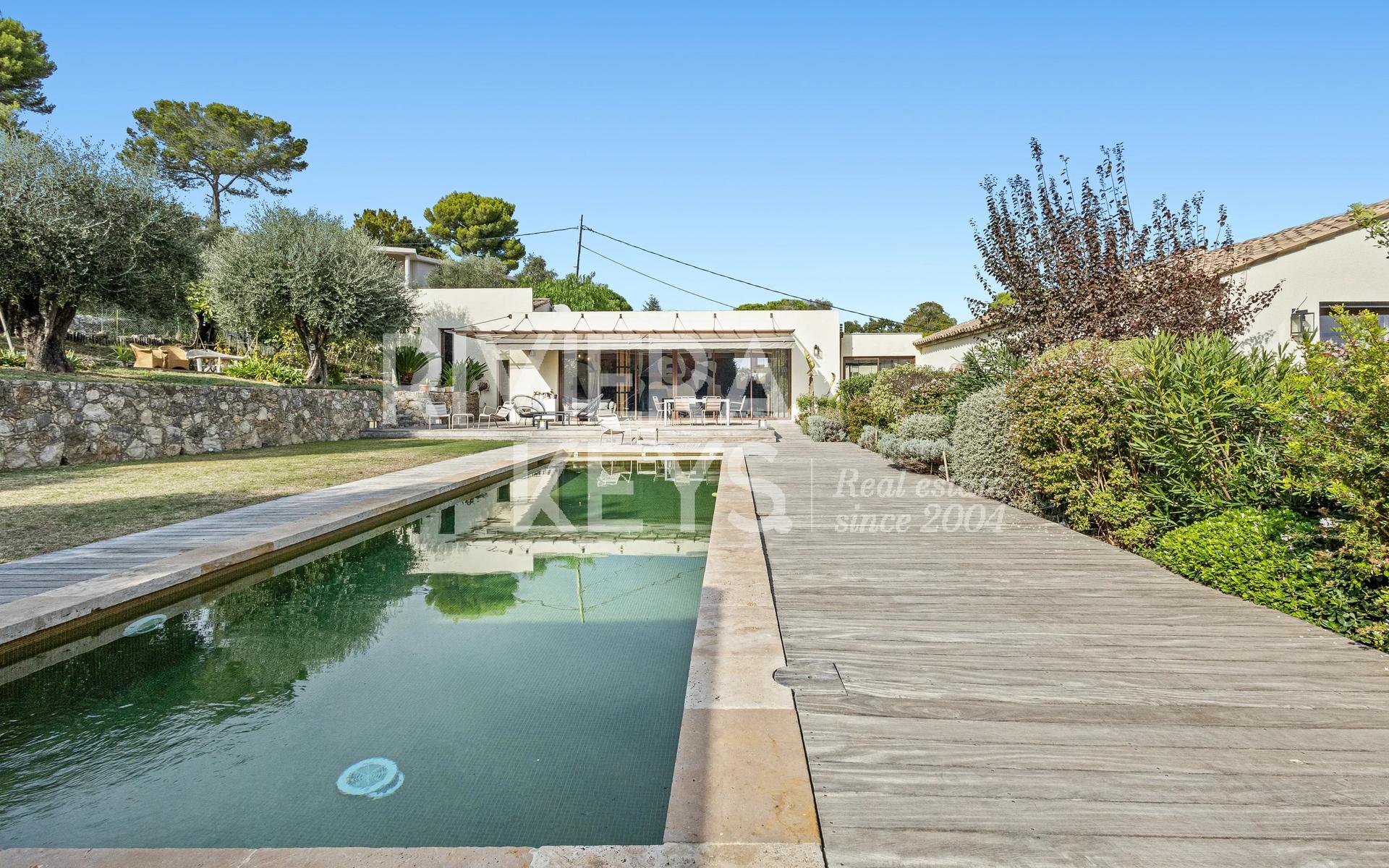 5-Bedroom Villa in Mougins — photograph 2