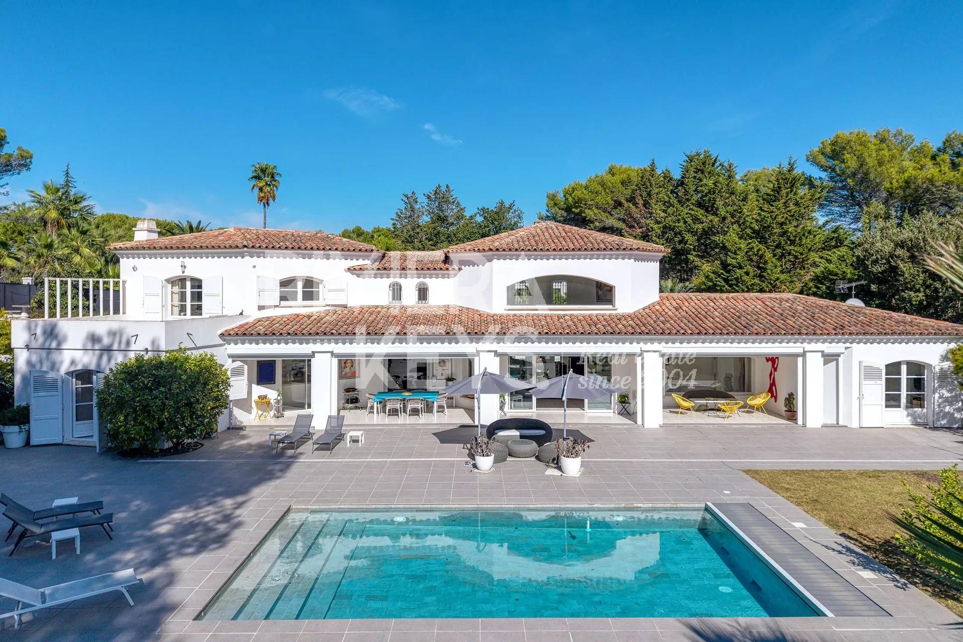 4-Bedroom House in Mougins — photograph 2