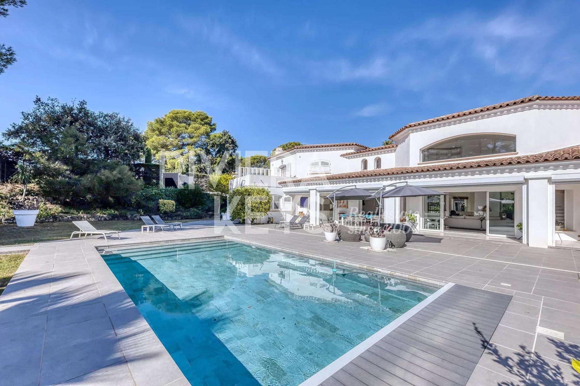 4-Bedroom House in Mougins — photograph 3