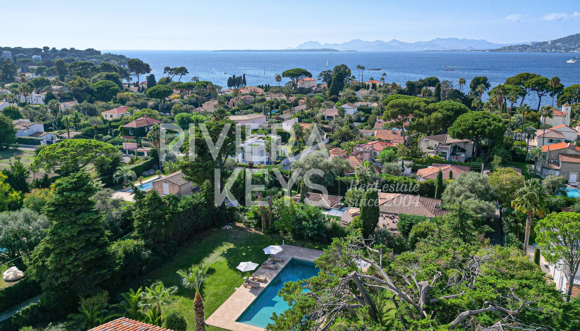 6-Bedroom Villa in Antibes — photograph 2