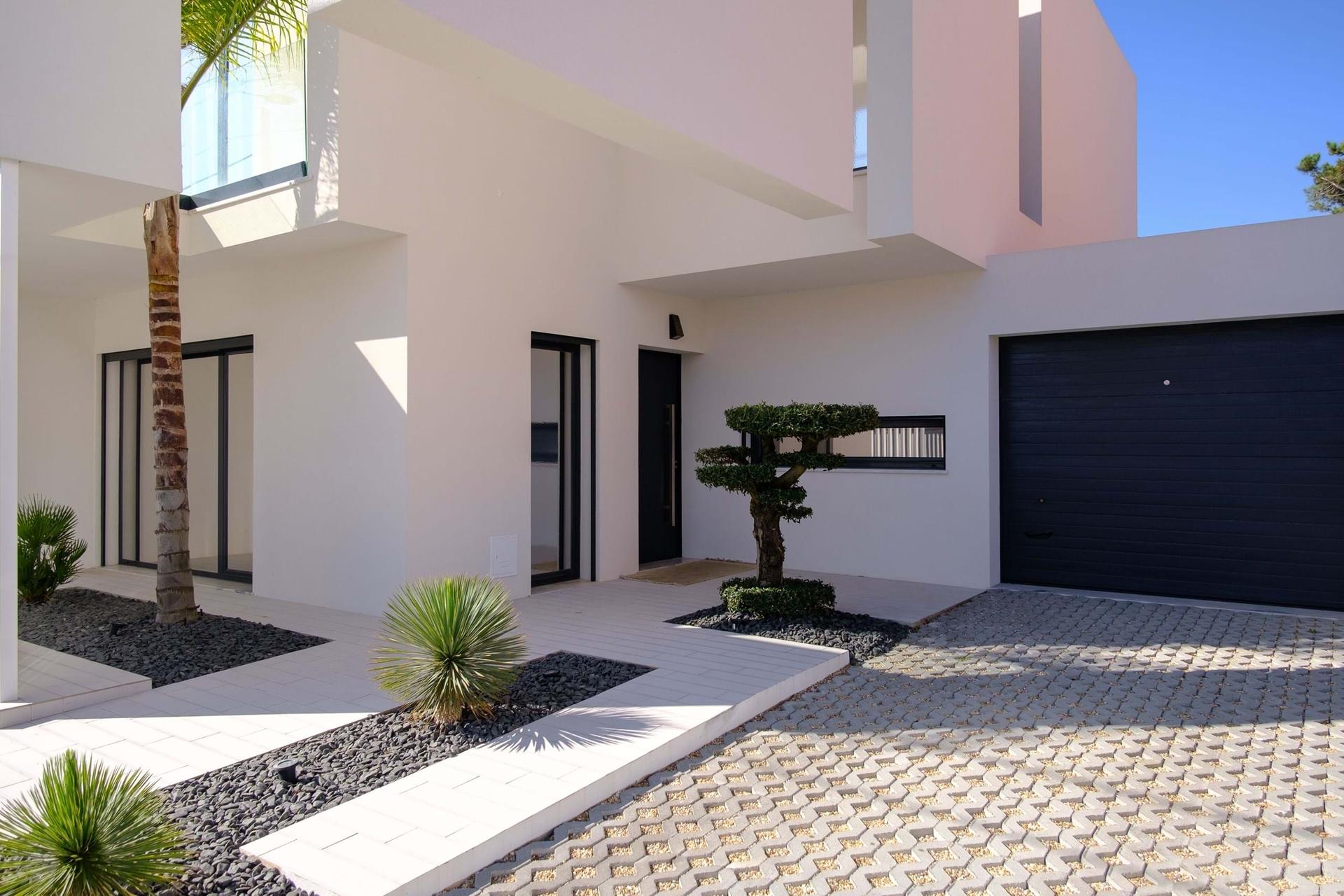 Detached Villa with Pool in Almada — photograph 4