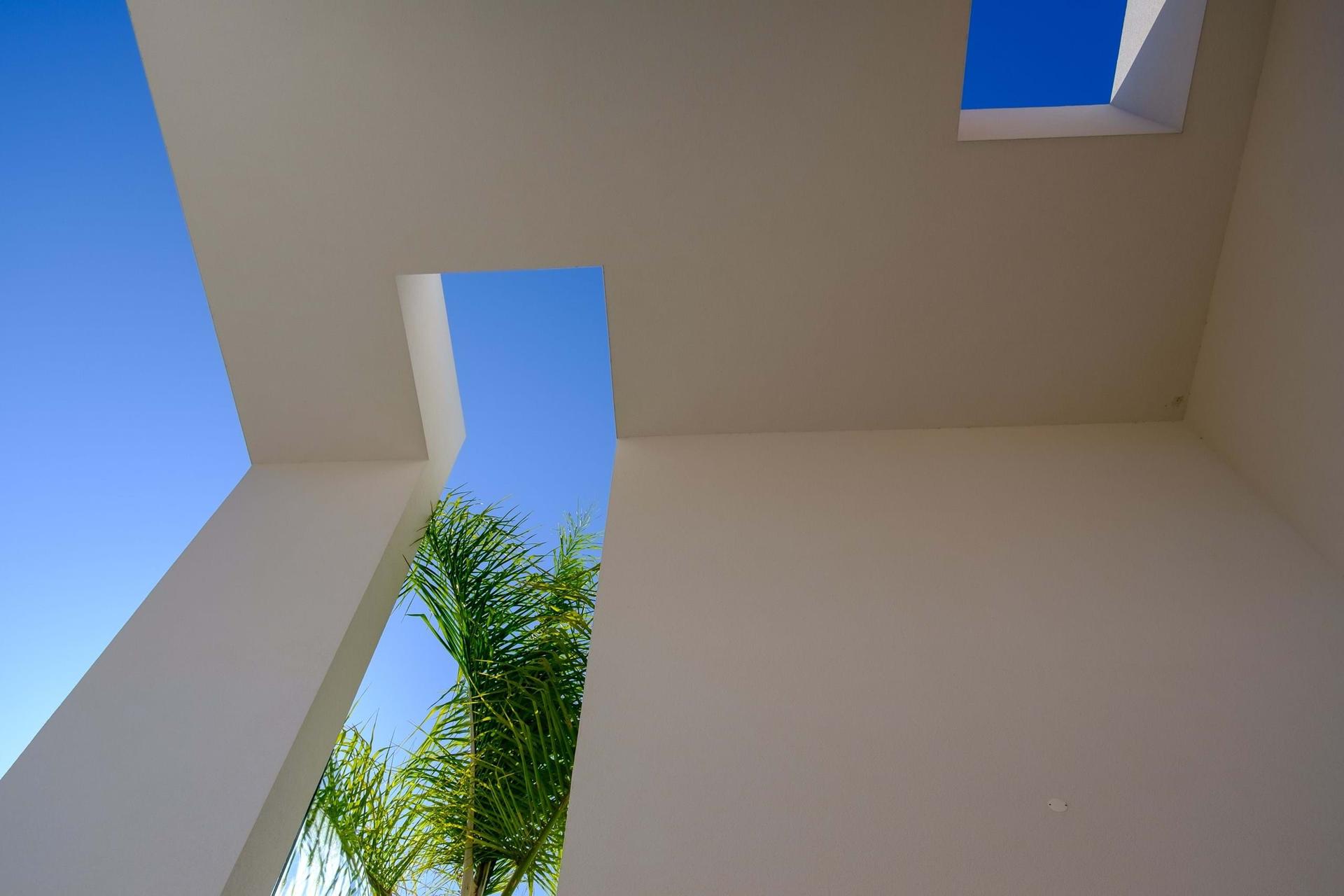 Detached Villa with Pool in Almada — photograph 5