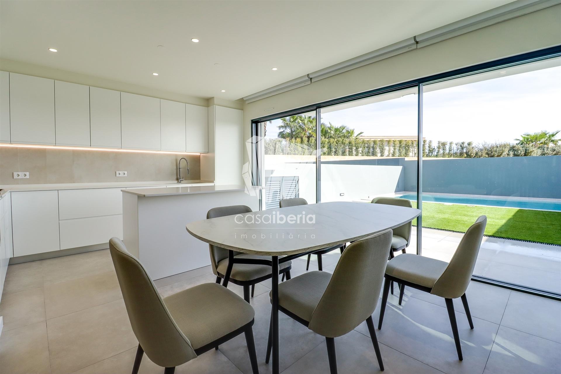 Modern Family Villa in Faro — photograph 4