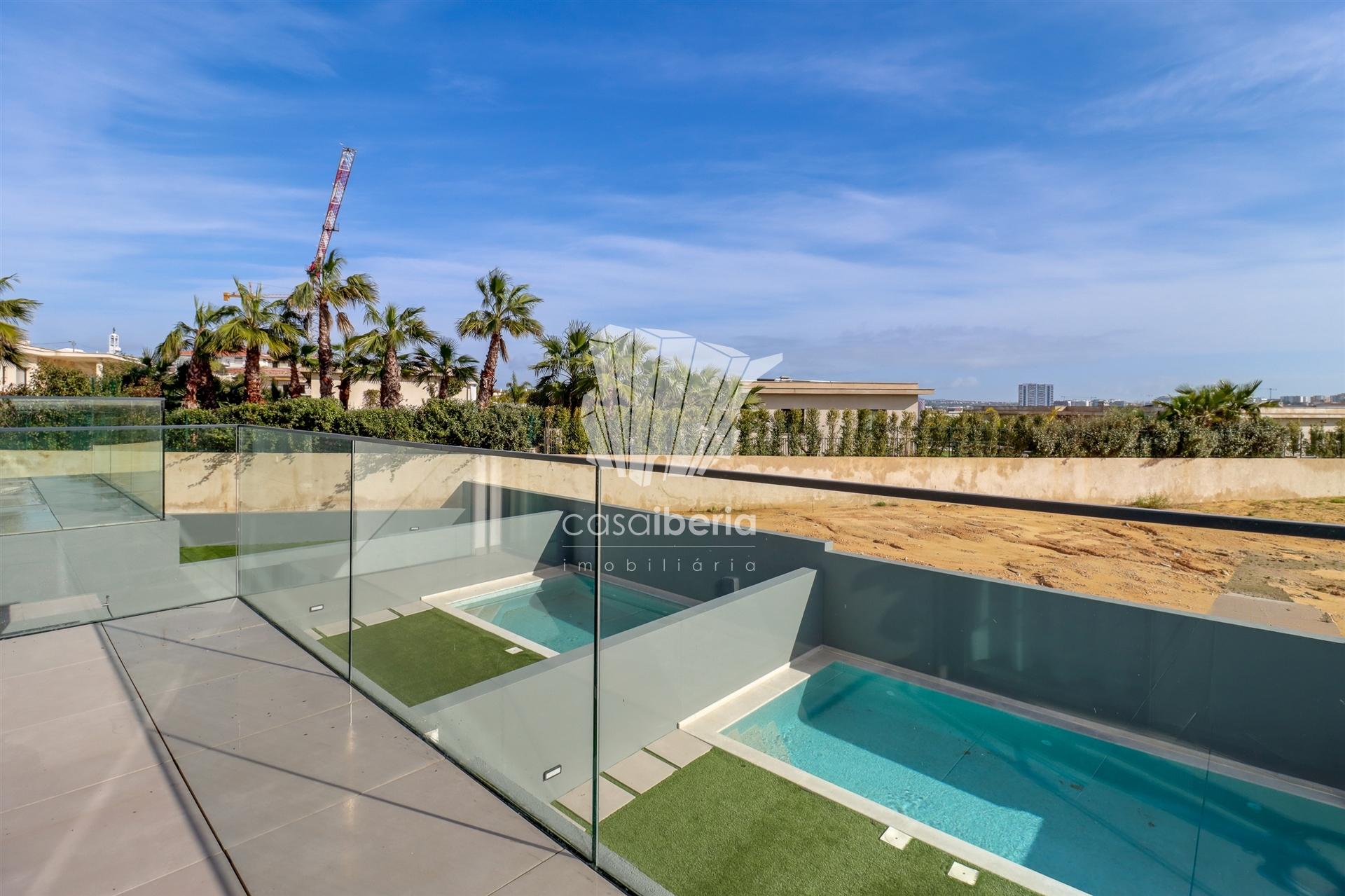 Garden Villa with Pool in Faro — photograph 4