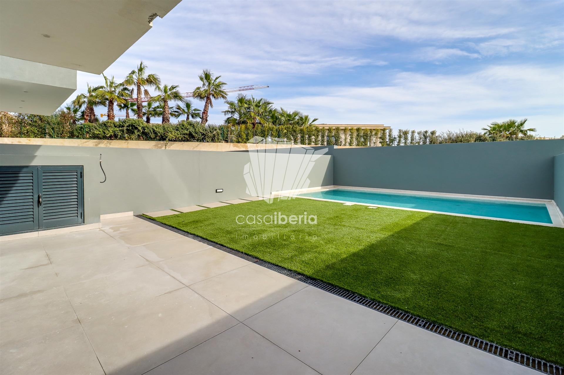 Garden Villa with Pool in Faro — photograph 3