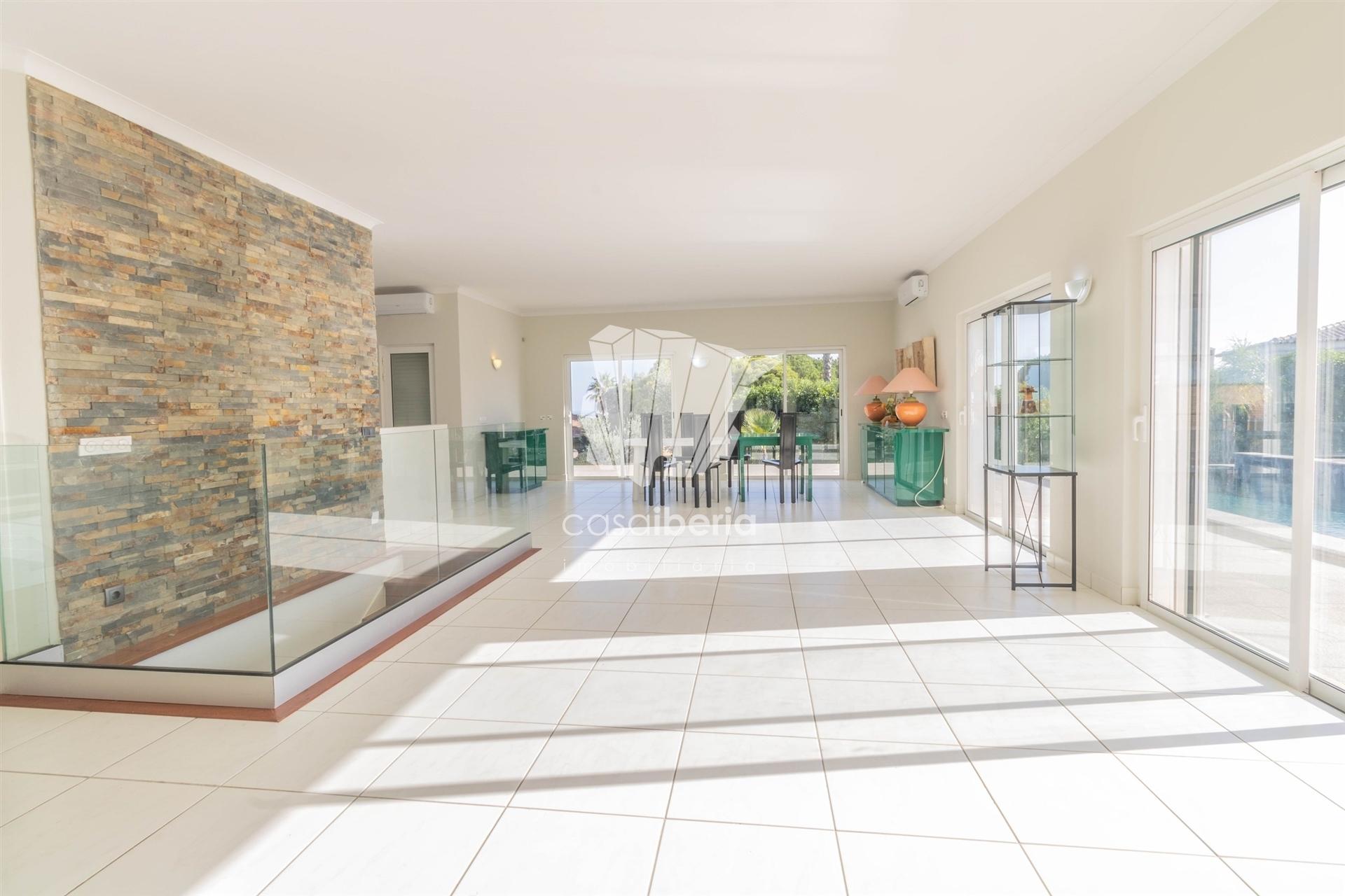 Renovated Villa in Lagos — photograph 2