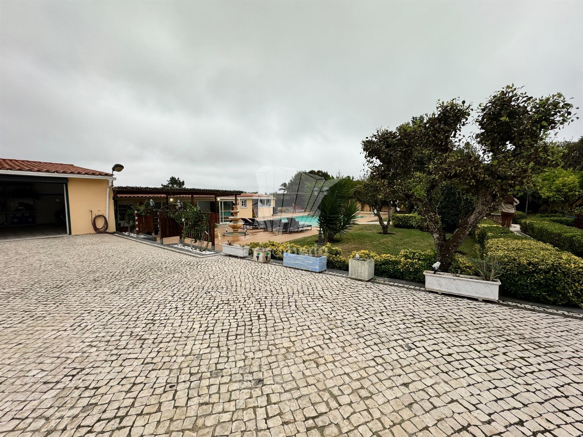 3-Bedroom Detached House in Sintra — photograph 3