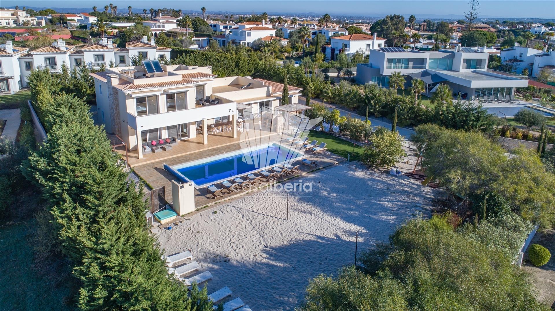 Spacious Family Villa in Lagoa — photograph 4