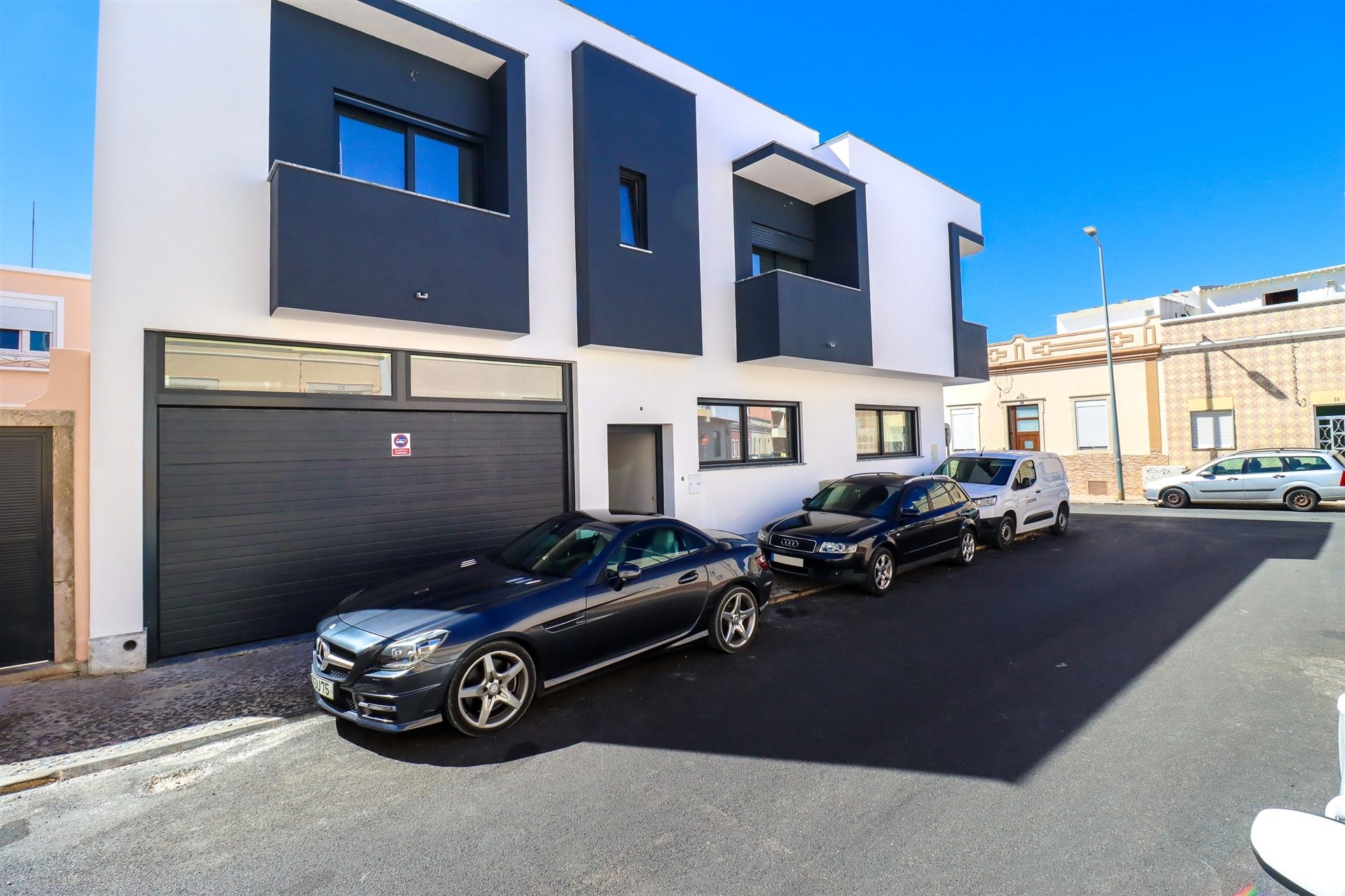 Modern House in Faro — photograph 2