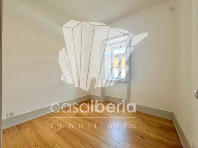 2-Bedroom Apartment in Lisboa — photograph 5