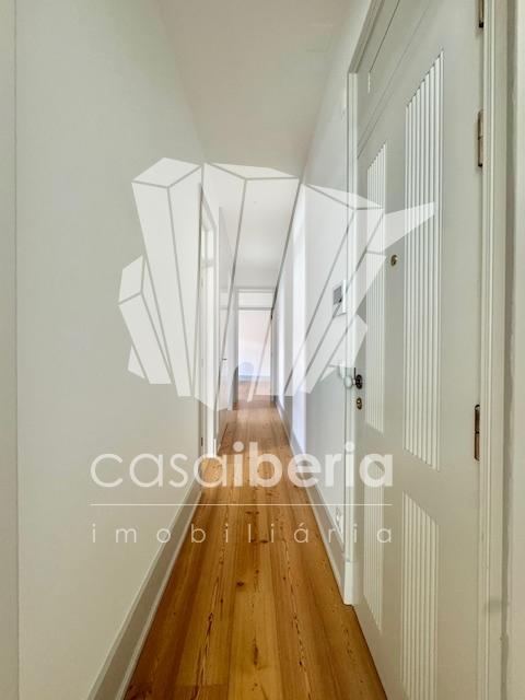 2-Bedroom Apartment in Lisboa — photograph 2